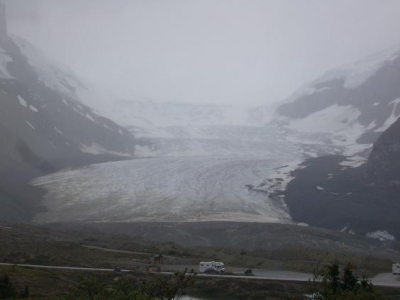 雨のアサバスカ氷河